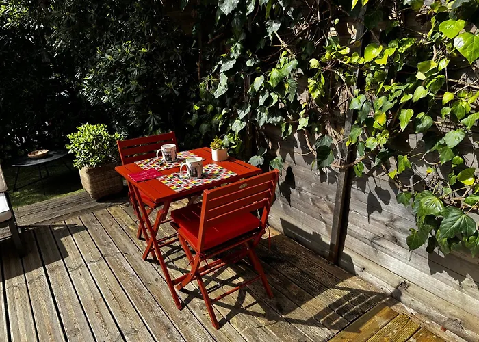 Avec Jardin Sud Proche Bord De شقة